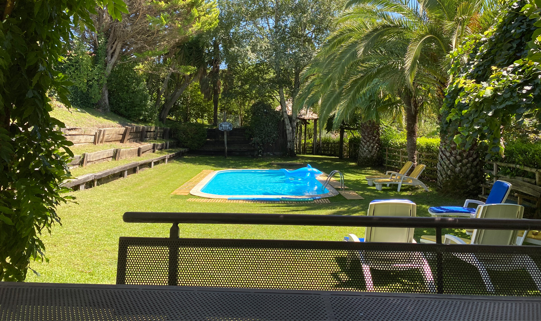 Jardim e piscina da Quinta do Pé Franco